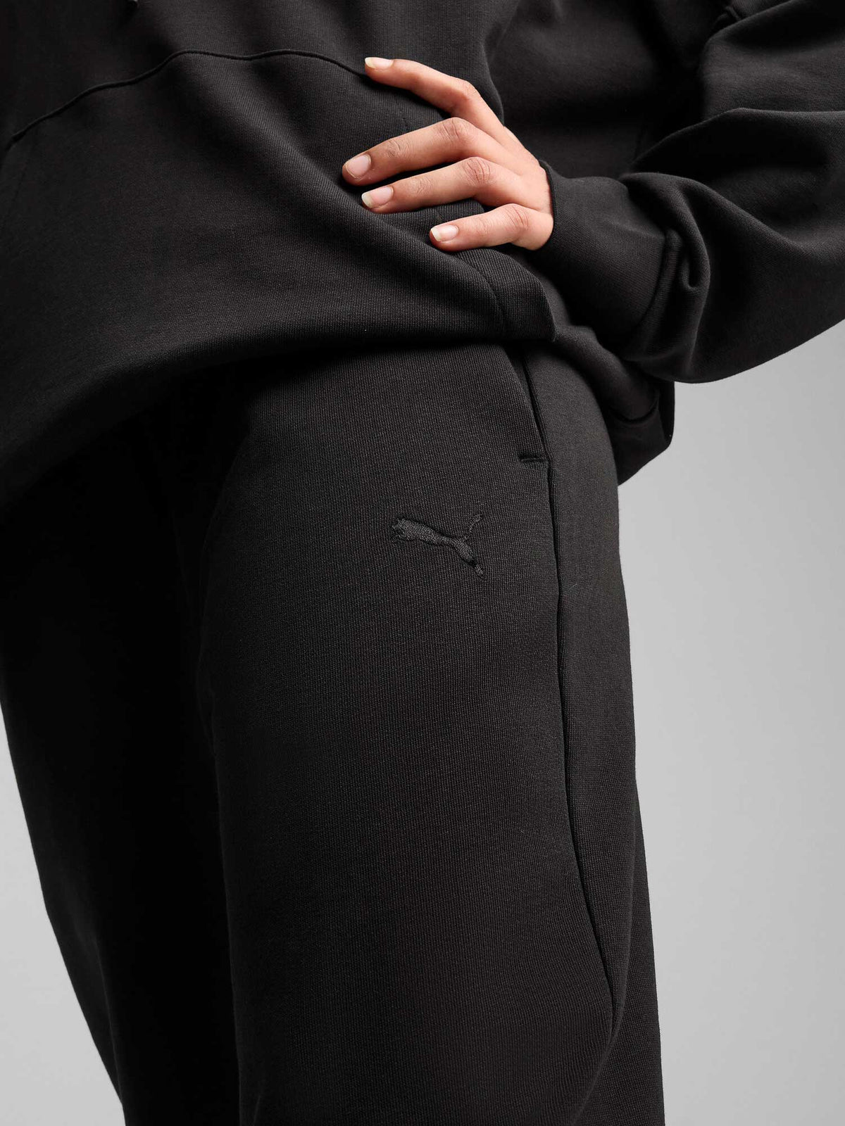 PUMA Спортно долнище HER High-Waist Sweatpants cl
